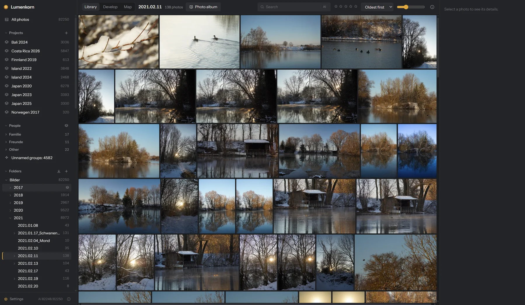 Bibliothek mit Winterfotos eines Flusses, englische Oberfläche