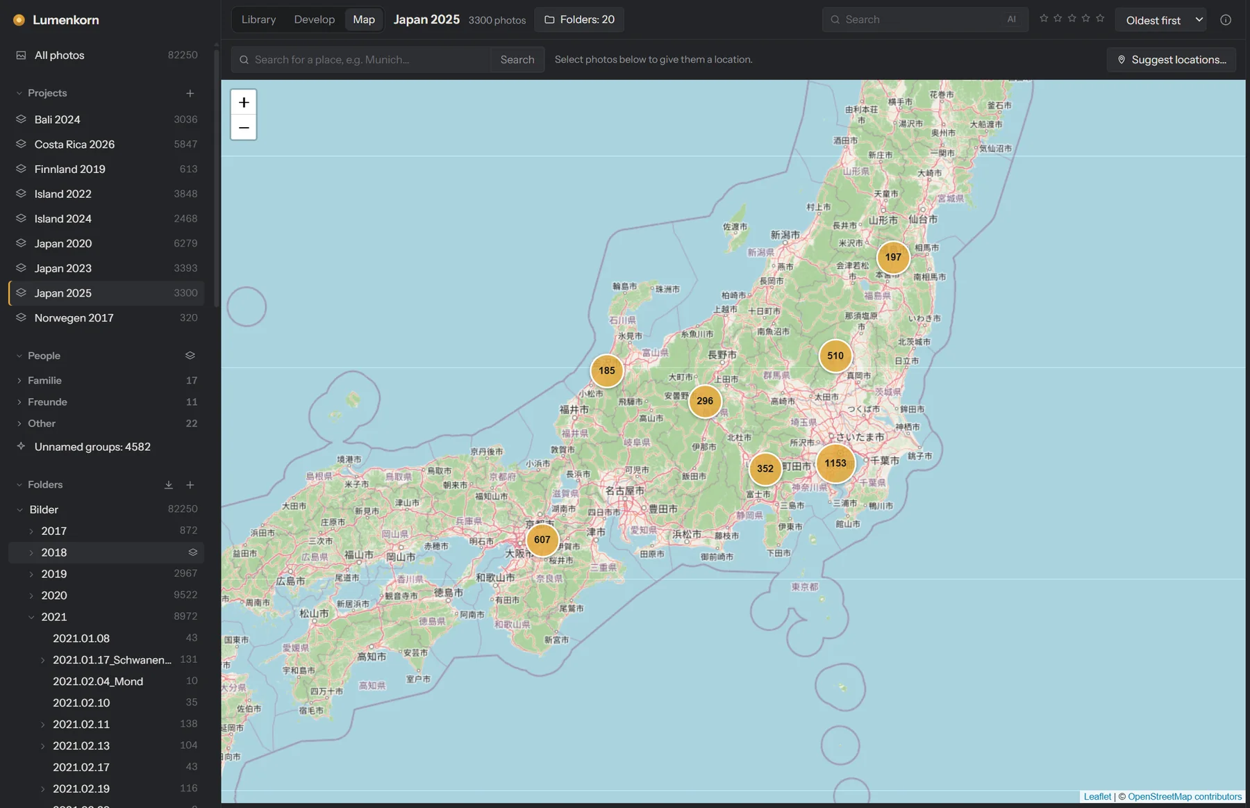 Map of Japan with clustered markers for the photos of a trip